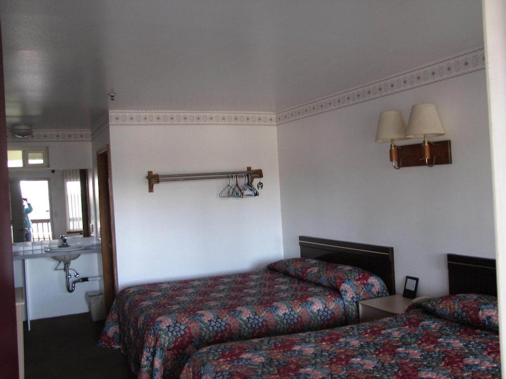 Cascade Inn Bellingham Room photo