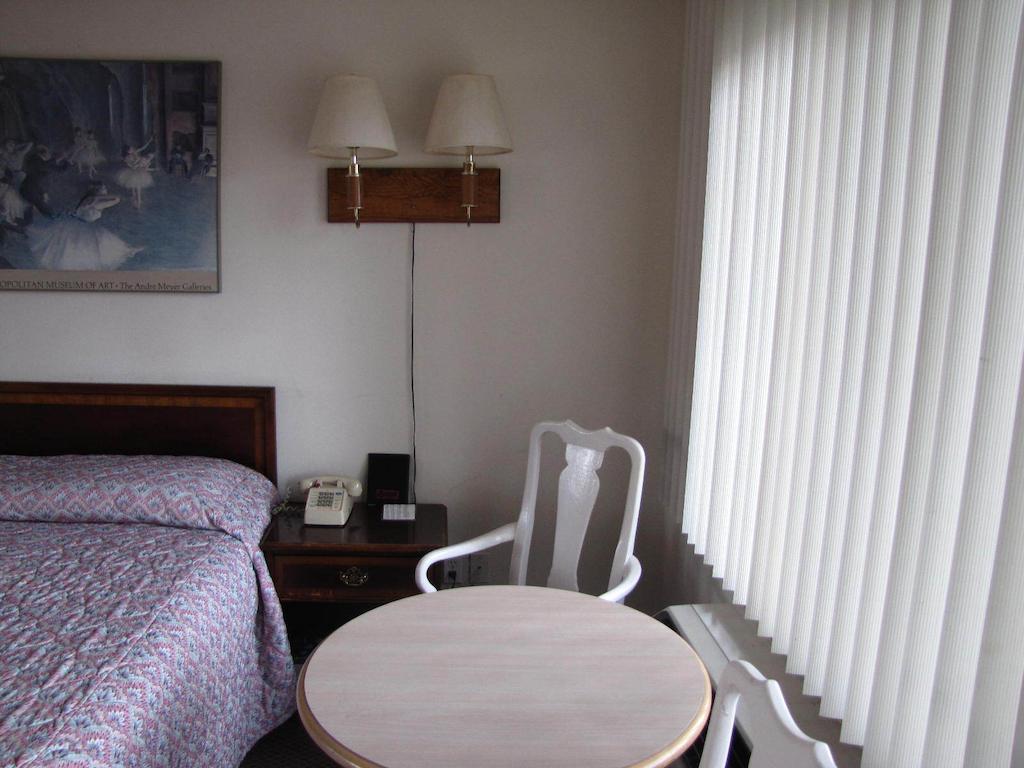 Cascade Inn Bellingham Room photo
